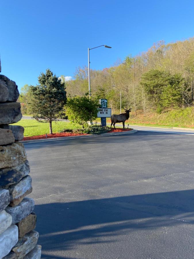 Smoky Mountain Inn & Suites Cherokee Exteriör bild