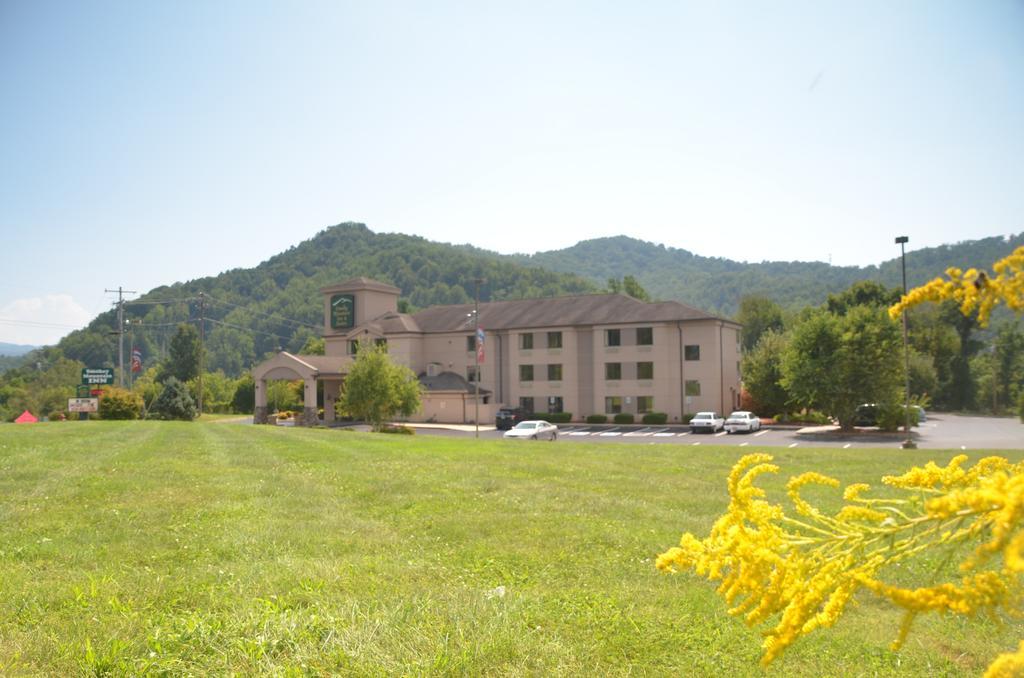 Smoky Mountain Inn & Suites Cherokee Exteriör bild