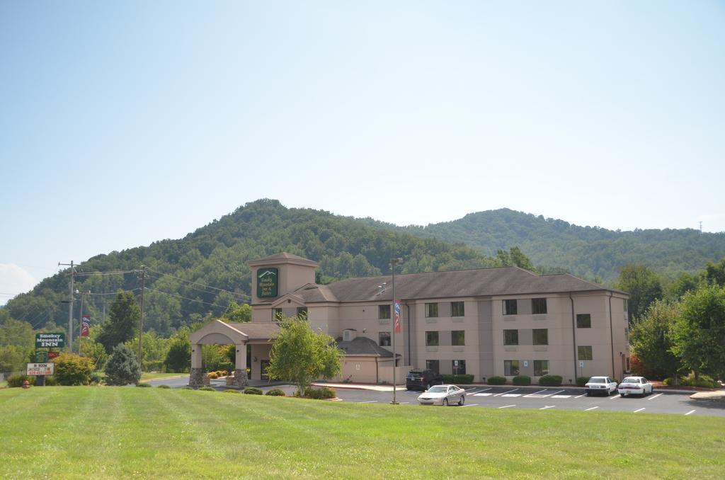 Smoky Mountain Inn & Suites Cherokee Exteriör bild